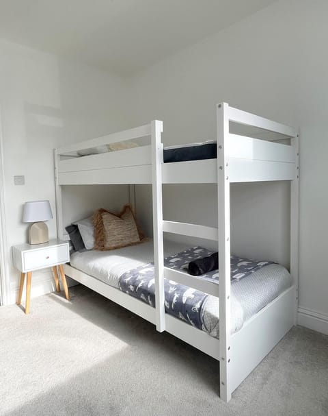 Bed, Bedroom, bunk bed