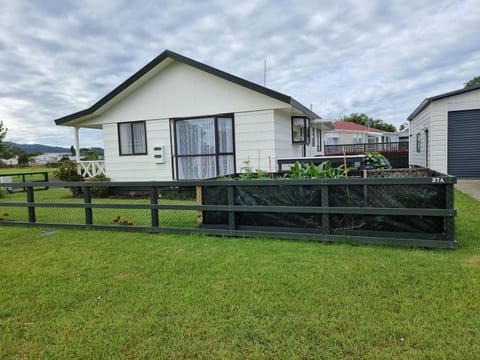 Hosts on the Coast Mum and Dads Place House in Whitianga