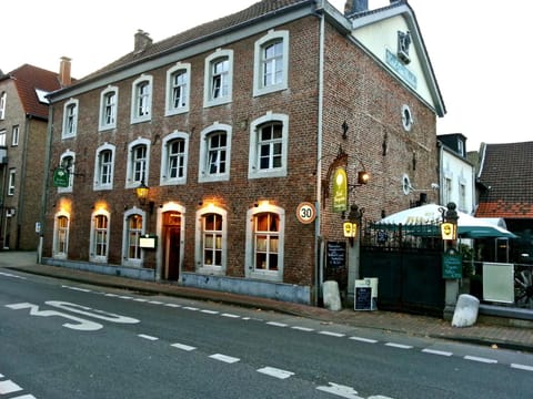 Property building, Restaurant/places to eat, Street view