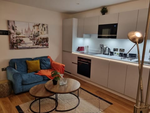 Ritual Stays stylish 1-Bed Flat in the Heart of St Albans City Centre with Working Space and Super Fast WiFi Condo in St Albans