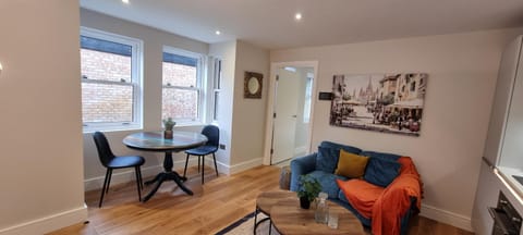 Ritual Stays stylish 1-Bed Flat in the Heart of St Albans City Centre with Working Space and Super Fast WiFi Condo in St Albans