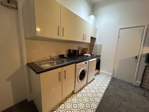 Kitchen or kitchenette, washing machine