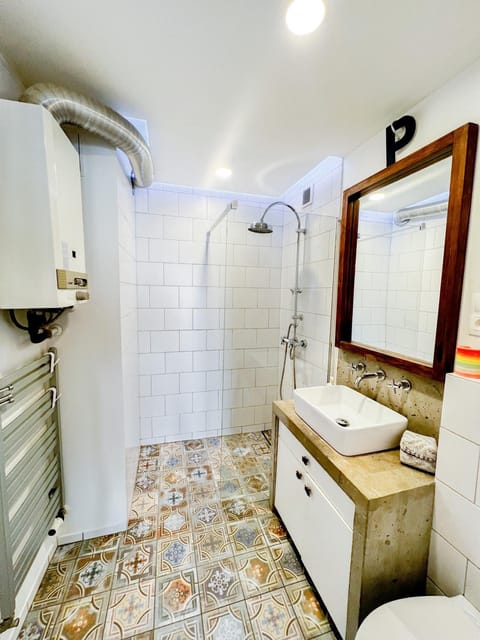 Shower, Toilet, Bathroom