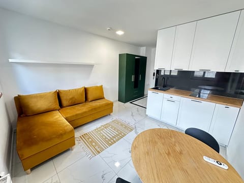 Kitchen or kitchenette, Seating area