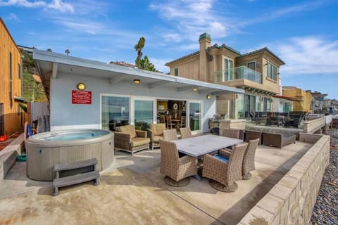 ON THE SAND!! Private Beach! OCEAN FRONT HOT TUB!! House in Capistrano Beach