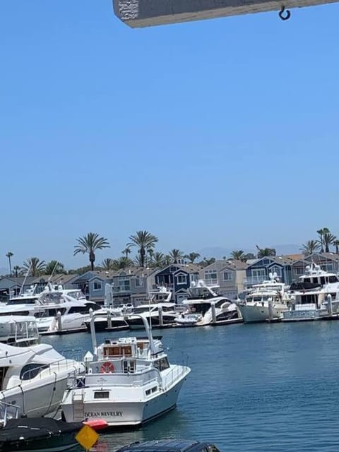 Amazing New & Water Vu/Balboa Peninsula! EV charge Casa in Balboa Peninsula