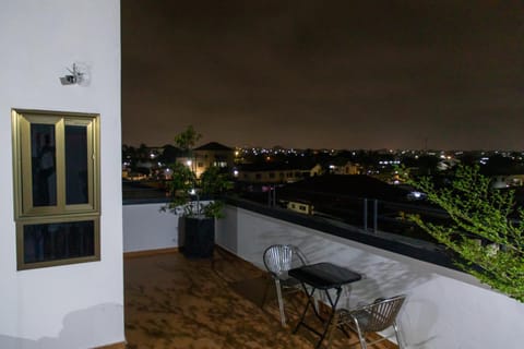 Executive Three Bedroom Furnished Apartment Apartamento in Accra
