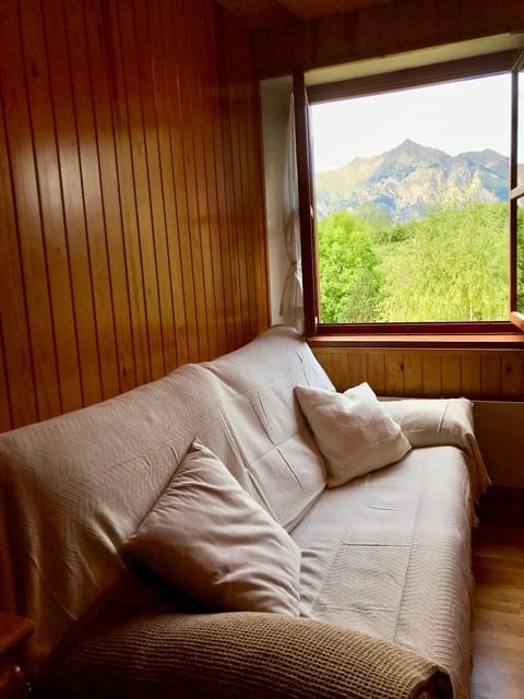 Natural landscape, Living room, Mountain view