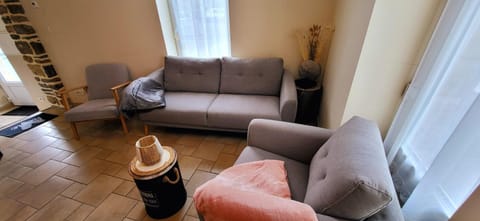 Living room, internet