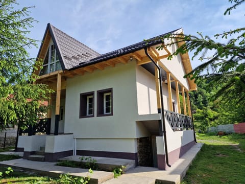 Property building, Spring, Day, Garden, Garden view