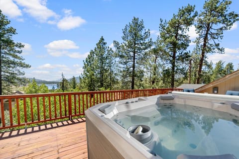 Hot Tub, View (from property/room), Balcony/Terrace