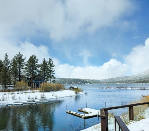 LAKEFRONT PARADISE - On the Lake Maison in Big Bear