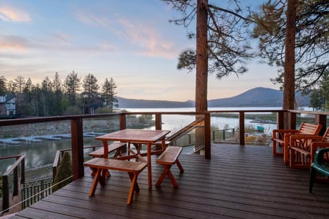 LAKEFRONT PARADISE - On the Lake Casa in Big Bear