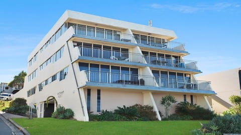 Wickham Point Unit 5 Kings Beach QLD House in Kings Beach