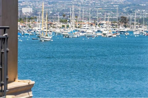 Walk on the Ocean! Wake up to Beautiful Bay Views House in Balboa Peninsula