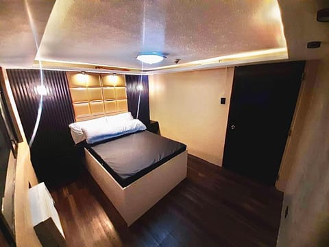 IV’s Condo w/ Netflix and Wi-Fi Apartment hotel in Pasig