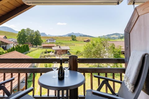 View (from property/room), Balcony/Terrace, Seating area, Mountain view