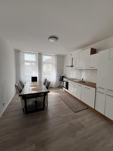 Dining area, kitchen