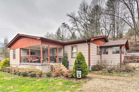 Horse Shoe Getaway - Porch, Grill and Fire Pit! Casa in Mills River