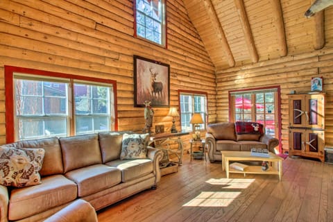Pine Mountain Club Log Home with Deck and Grill! Casa in Pine Mountain Club
