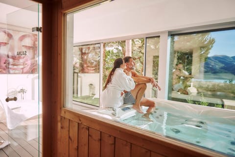 Massage, Sauna, Spa and wellness centre/facilities, Garden view, Lake view