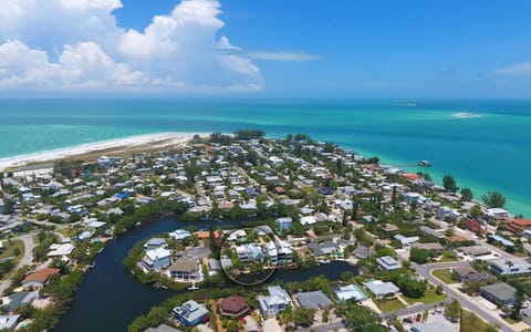 A Shore Thing - Second To None Spacious Waterfront Luxury Dock Pool Spa Rooftop Water Views House in Anna Maria Island