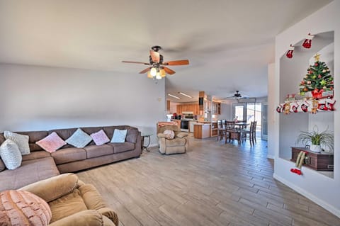 Yuma Vacation Rental with Yard and Grills! Maison in Fortuna Foothills