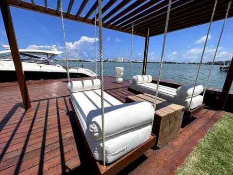 Lagoon Modern & Luxury Villa Villa in Cancun