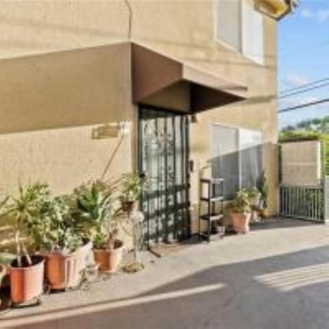 One Bedroom in Shared Townhouse with Pool Alquiler vacacional in North Hills
