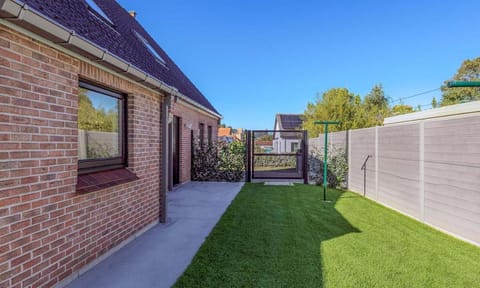 Property building, Garden, Garden view