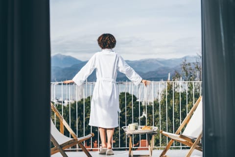 People, Natural landscape, View (from property/room), Balcony/Terrace