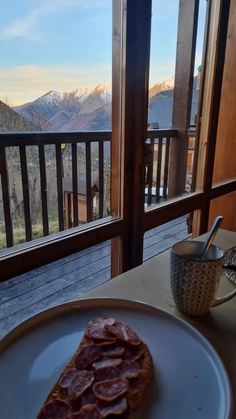 Natural landscape, View (from property/room), Balcony/Terrace, Dining area, Mountain view