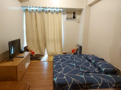 Flair Towers STUDIO ROOMS Staycation Condominio in Mandaluyong