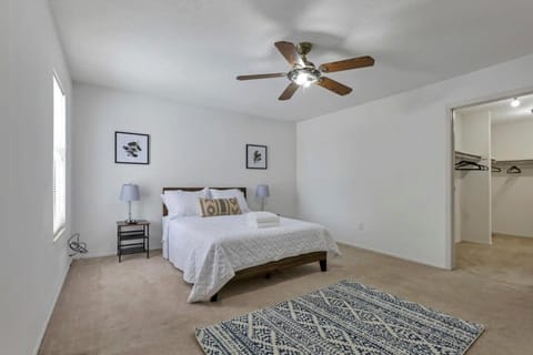 Housepitality - The Gahanna Hideaway Condo in Gahanna