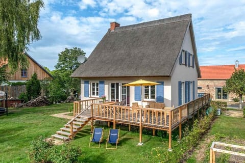 Property building, Day, Garden, Garden view