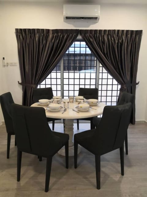 D Twin Semi D (22 - 44 pax) House in Ipoh