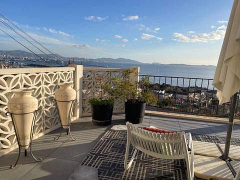 Superbe terrasse avec vue panoramique sur la mer Apartment in Marseille