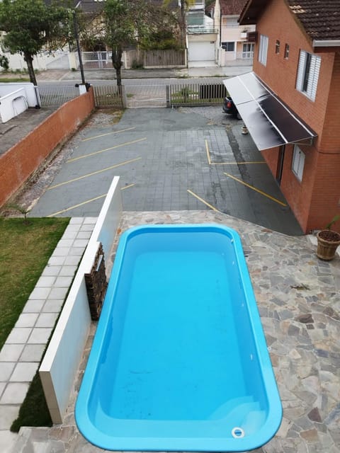 Swimming pool, Parking