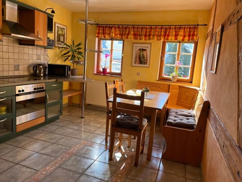 Kitchen or kitchenette, Dining area, dishwasher, minibar, pet friendly, stove