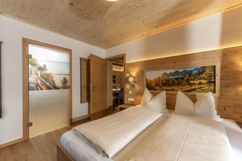 Photo of the whole room, Decorative detail, Bedroom