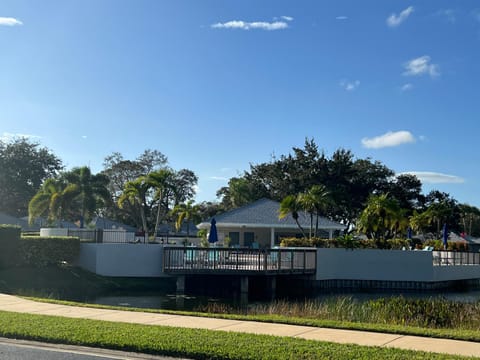 Dreamy PGA National Club Cottage Haus in Palm Beach Gardens