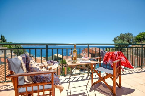 Day, View (from property/room), Balcony/Terrace, Dining area, Sea view