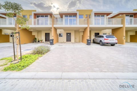 Property building, Street view, Parking