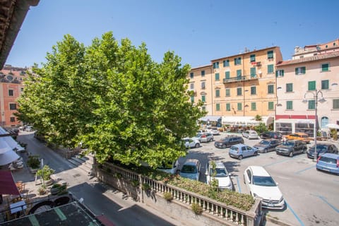 Day, Neighbourhood, City view, Street view, Parking