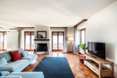 Communal lounge/ TV room, TV and multimedia, Living room