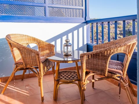 View (from property/room), Balcony/Terrace, Dining area