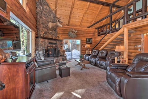 Cascade Cabin with Mountain View and River Access House in Valley County