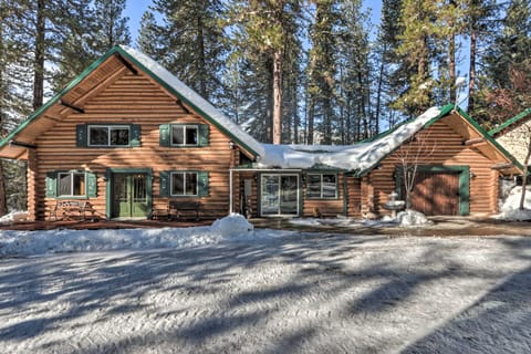 Cascade Cabin with Mountain View and River Access House in Valley County