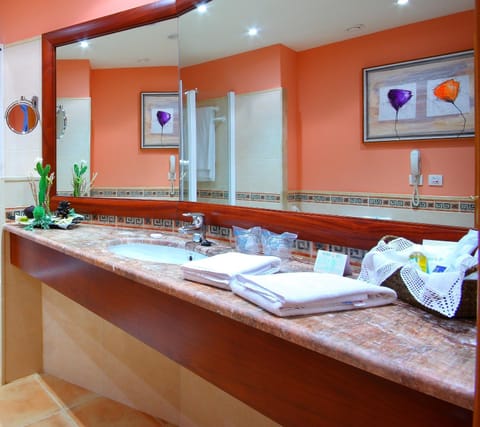 Valentin Star Menorca - Adults Only Hotel in Cala en Bosc