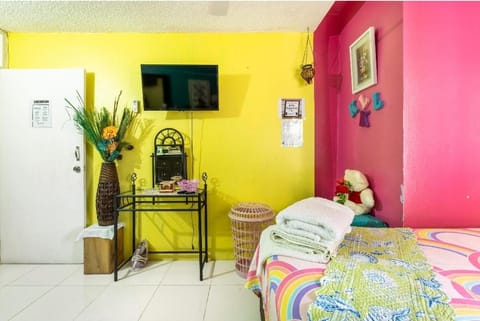 Colorful Private Room Oasis Urlaubsunterkunft in Montego Bay